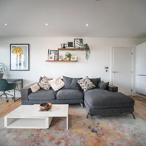 Stunning Riverside View Apartment, Near Canary Wharf & O2 Apartment London