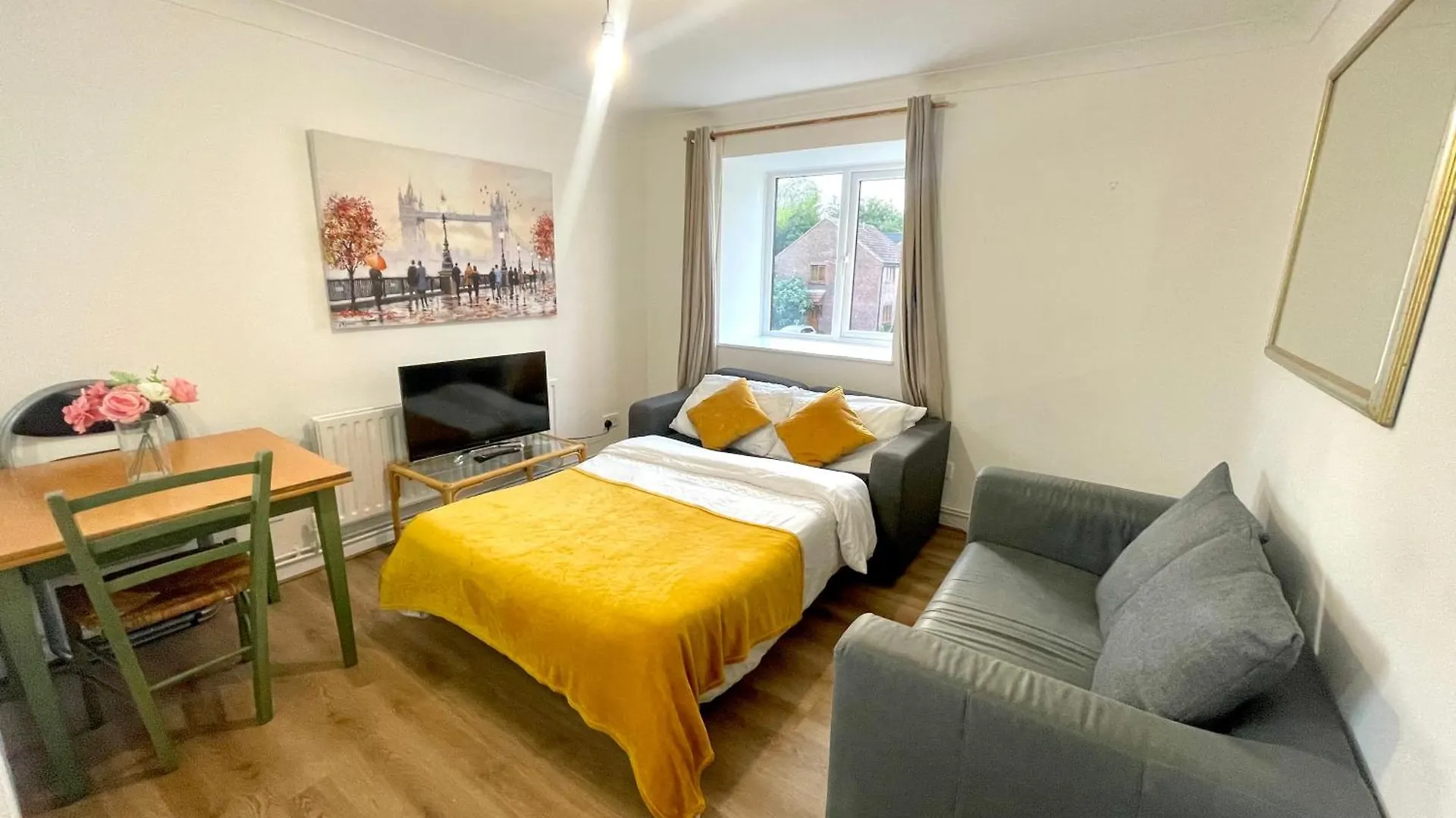 Apartment 2 Bed Flat Privite In Canada Water London